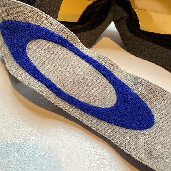Oakley Airbrake Blue Ski Goggles . Reflective lens Oakley Goggles - Picture 5 of 15